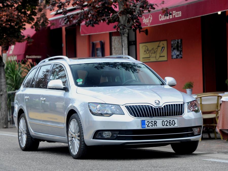  Skoda Superb Combi 2013 года  (фото 2 из 21)